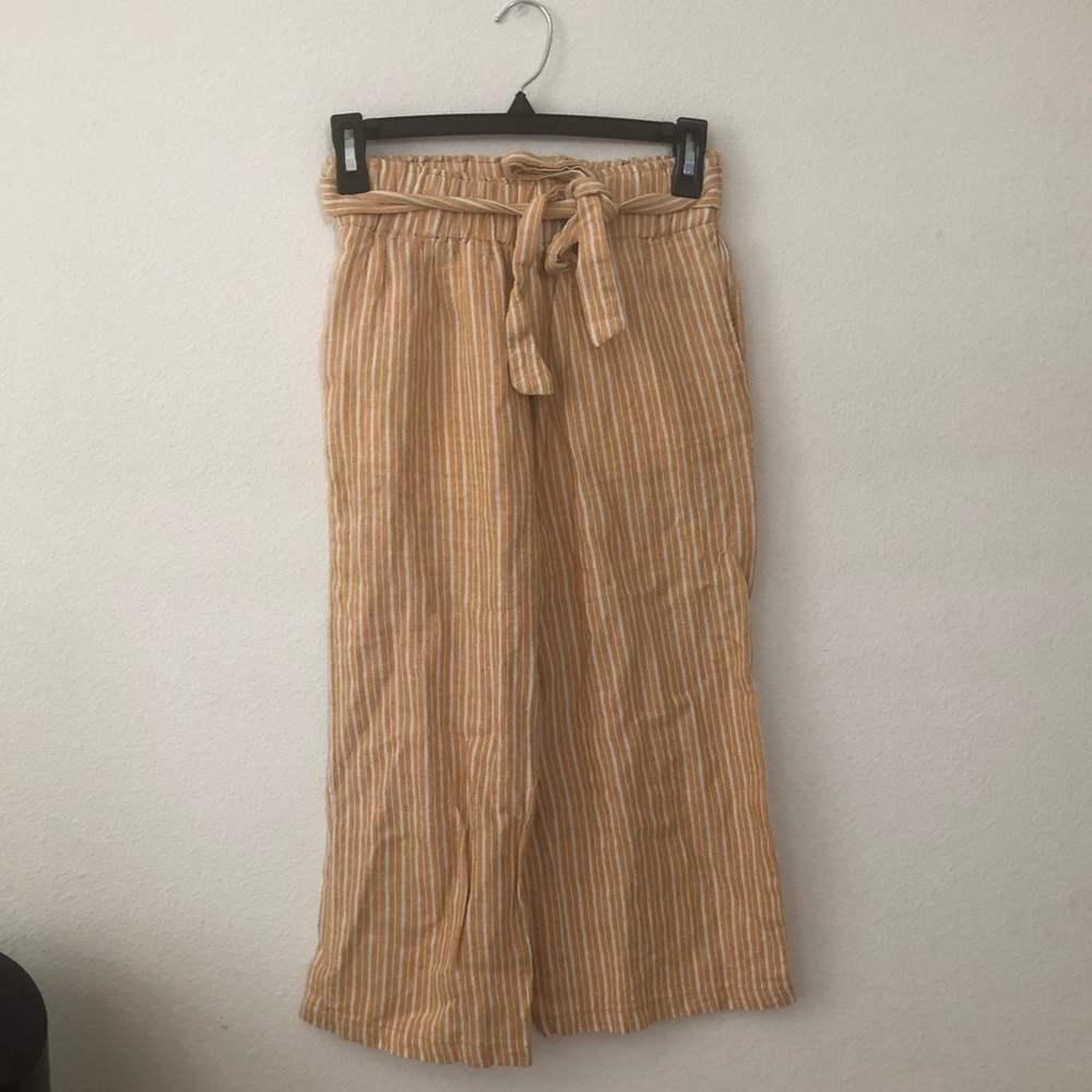 Cropped yellow/white striped pants